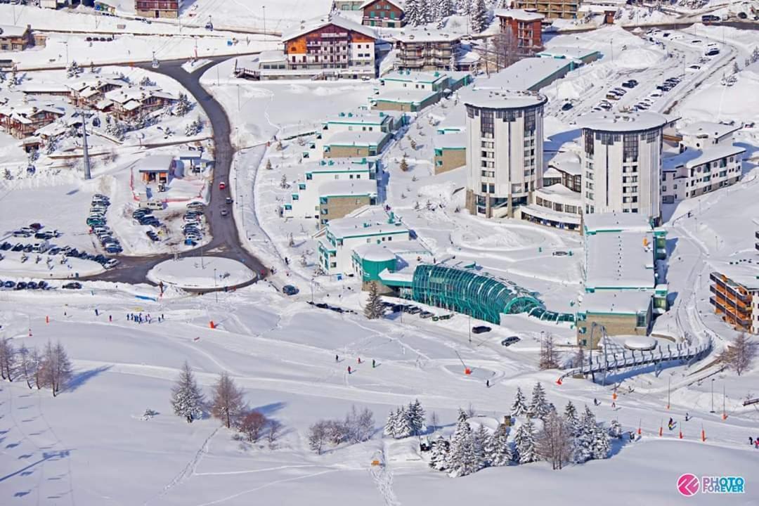 46 Vale C'E' Al Villaggio Olimpico Di Colle Sestriere Eksteriør billede