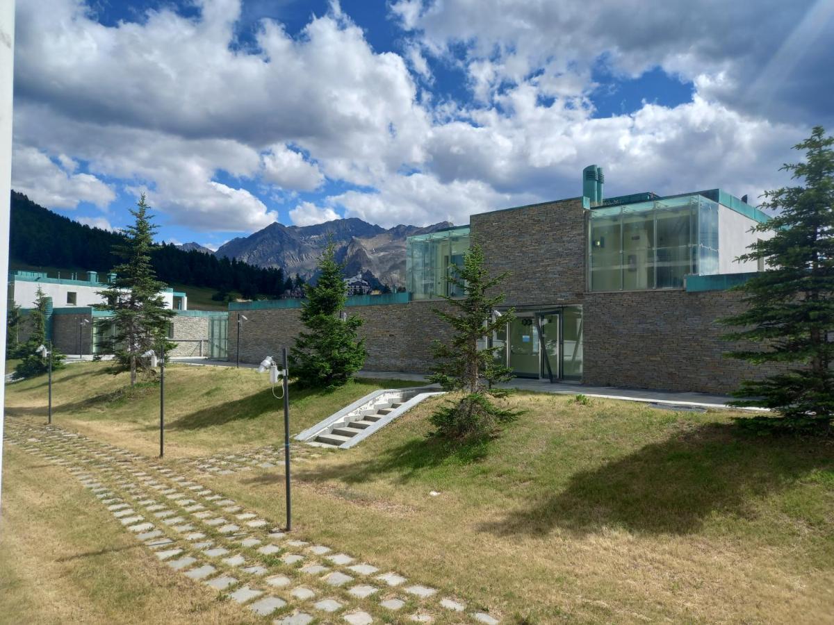 46 Vale C'E' Al Villaggio Olimpico Di Colle Sestriere Eksteriør billede